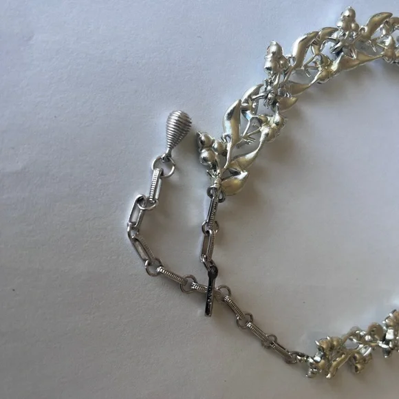 Vintage Coro Silver Tone Leaf Choker Necklace with Pale Blue Rhinestones - Picture 10 of 10